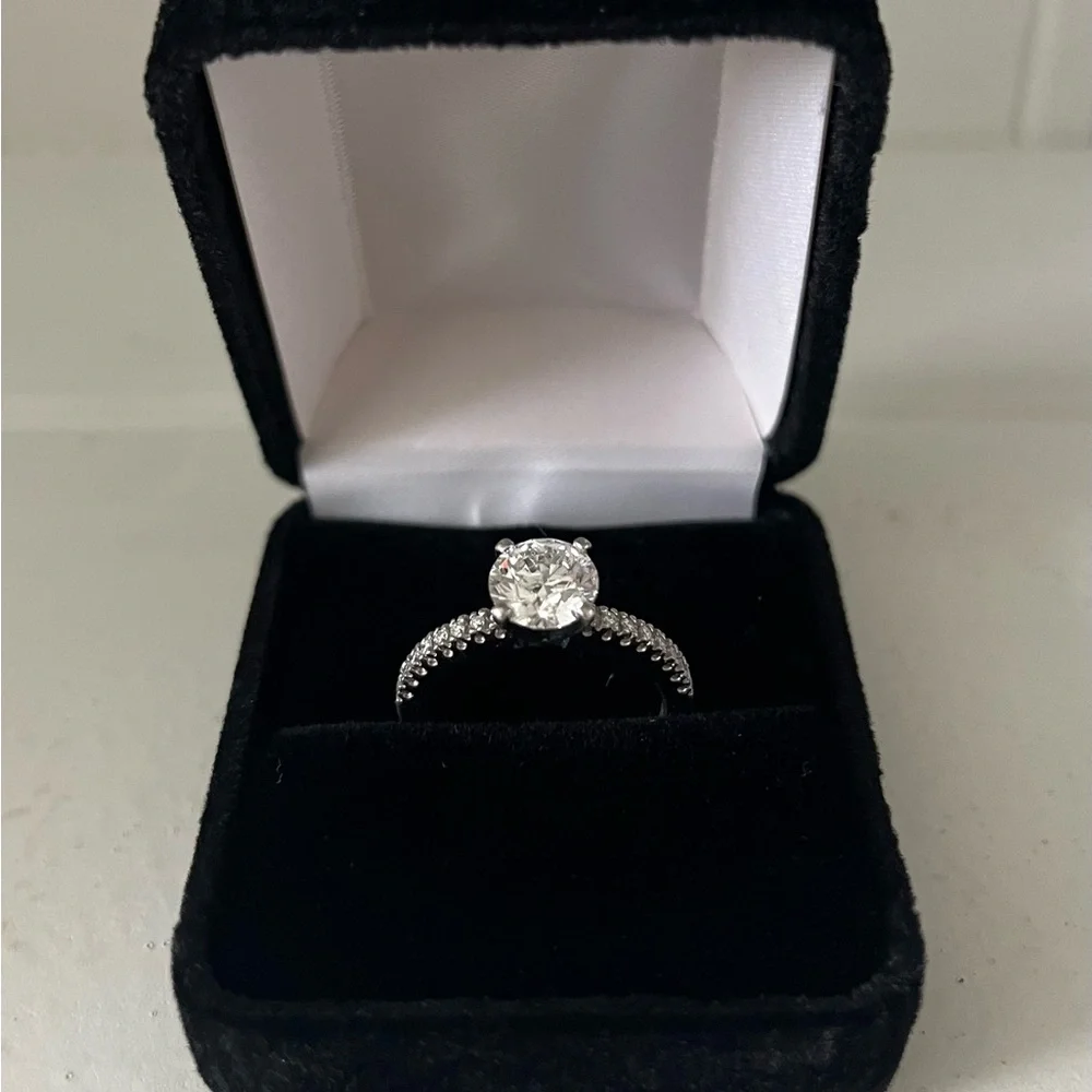 ๐ Pre Loved Diamond Engagement Ring ๐ - Picture 1 of 5